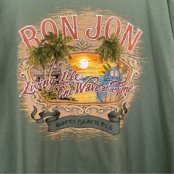 🌟NWT Ron Jon Green Graphic Men's Shirt - Picture 2 of 4